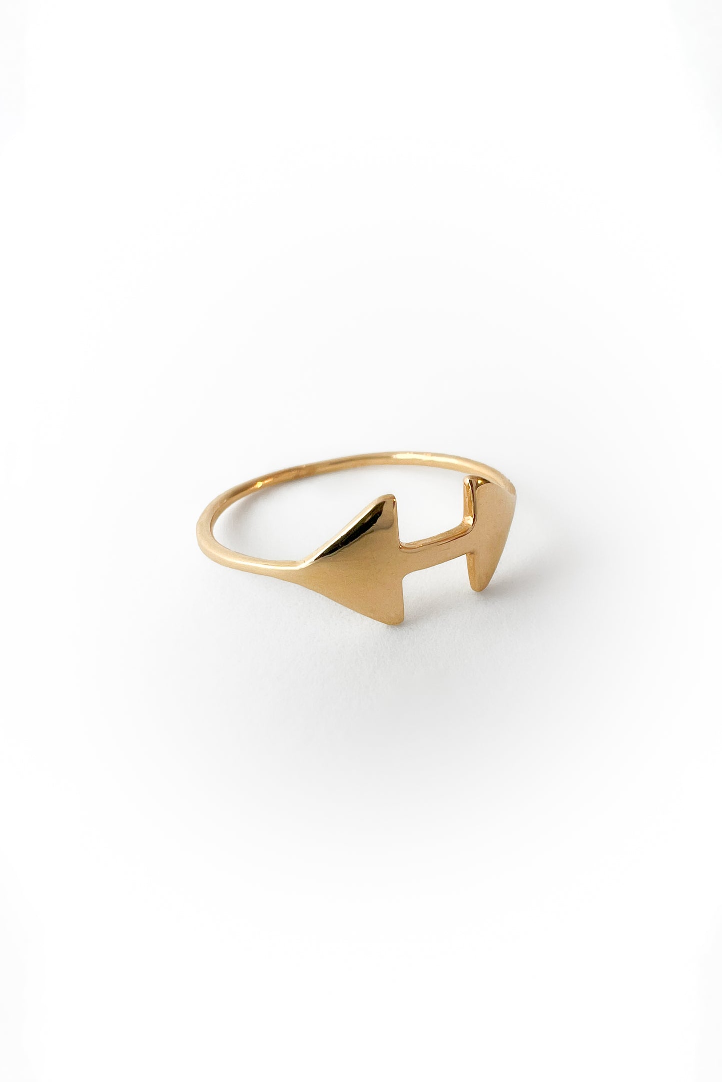 Anillo Arrow de oro amarillo