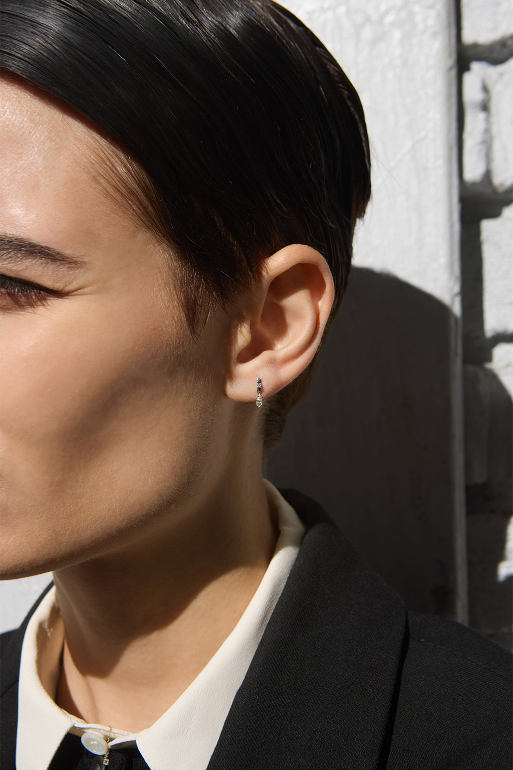Tag Marquise 18k gold earring