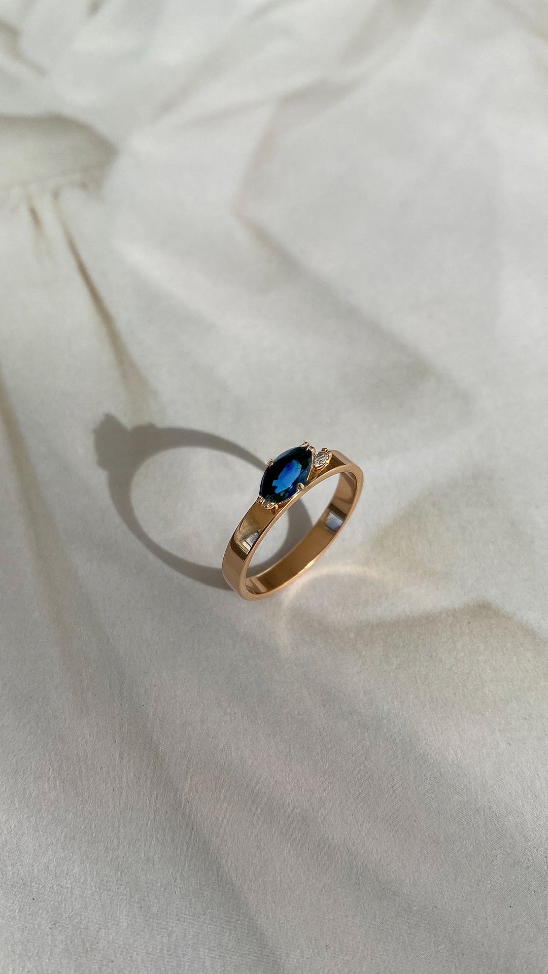 Young Sapphire gold ring