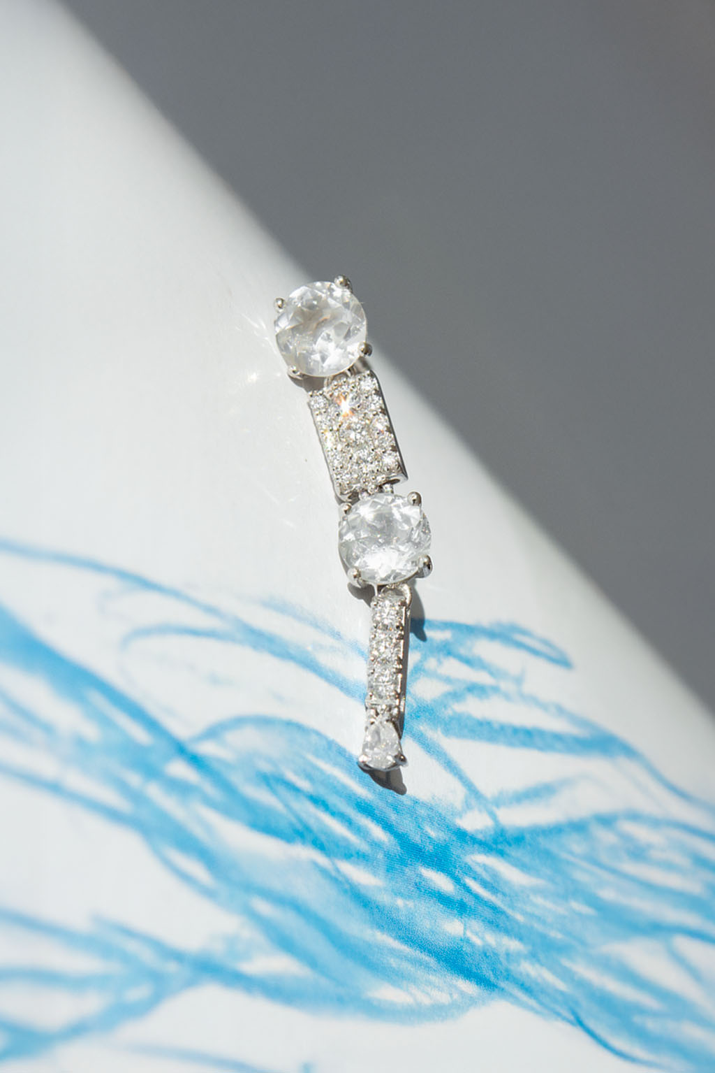 Long Wife Topaz Gold earring in 18k white gold, with two topaz stones and diamonds designed by Sansoeurs.