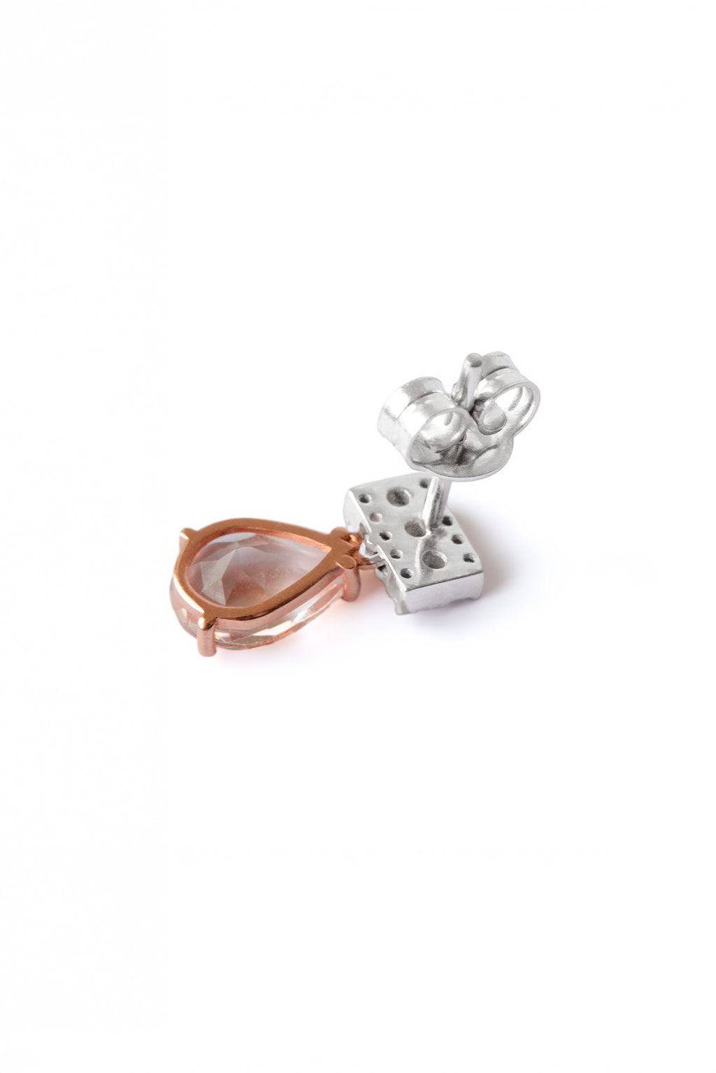 Pink Morganite Drop Earring in 18k white gold with diamonds and morganite 8×6 mm, designed by Sansoeurs.