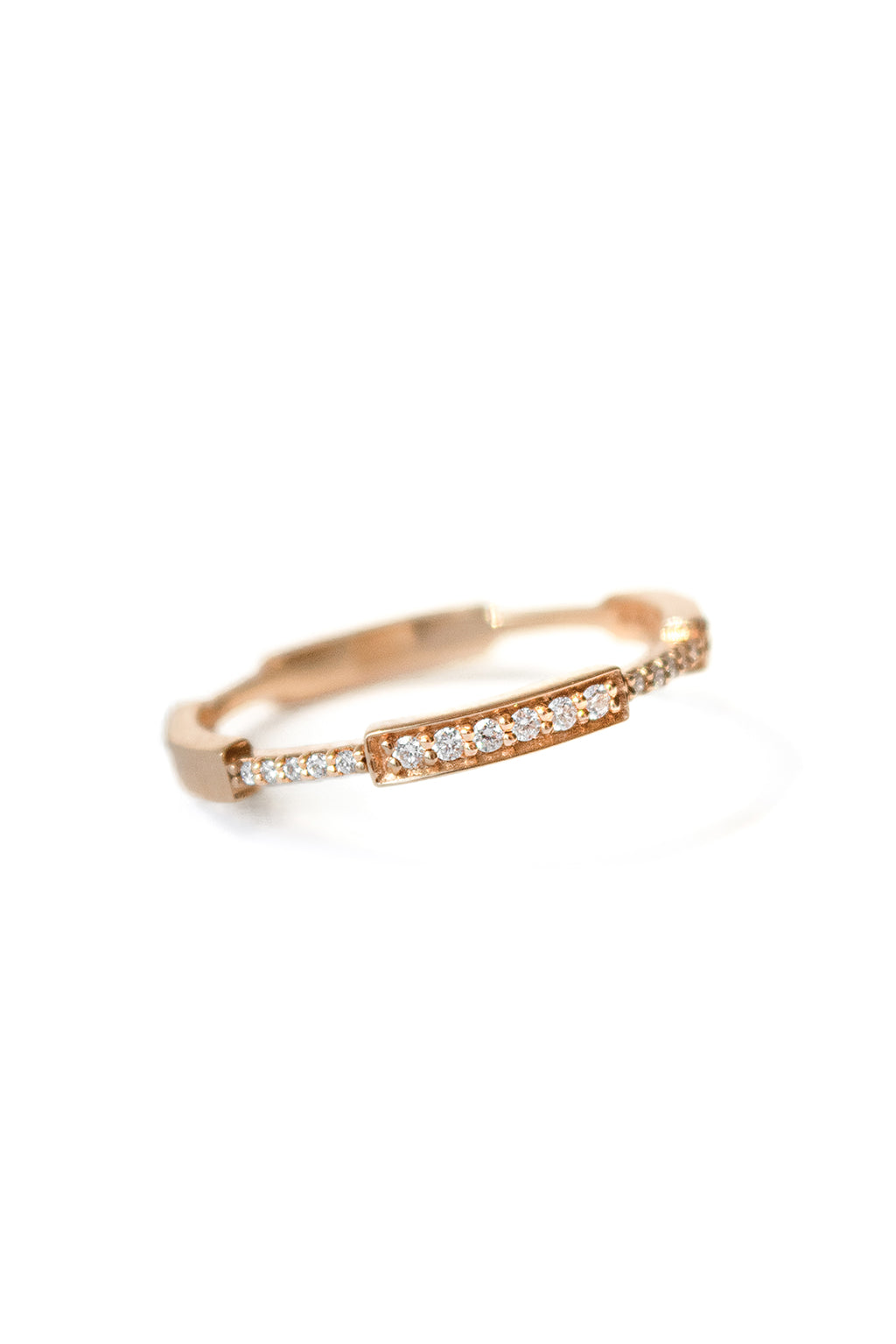Moi-Moi ring in 18k gold with repeated segments, front view