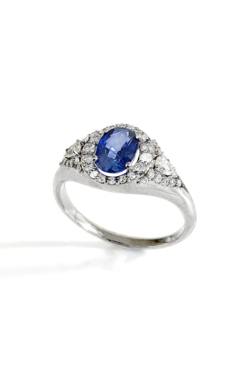 Signet sapphire white 18k gokd ring with diamonds from above