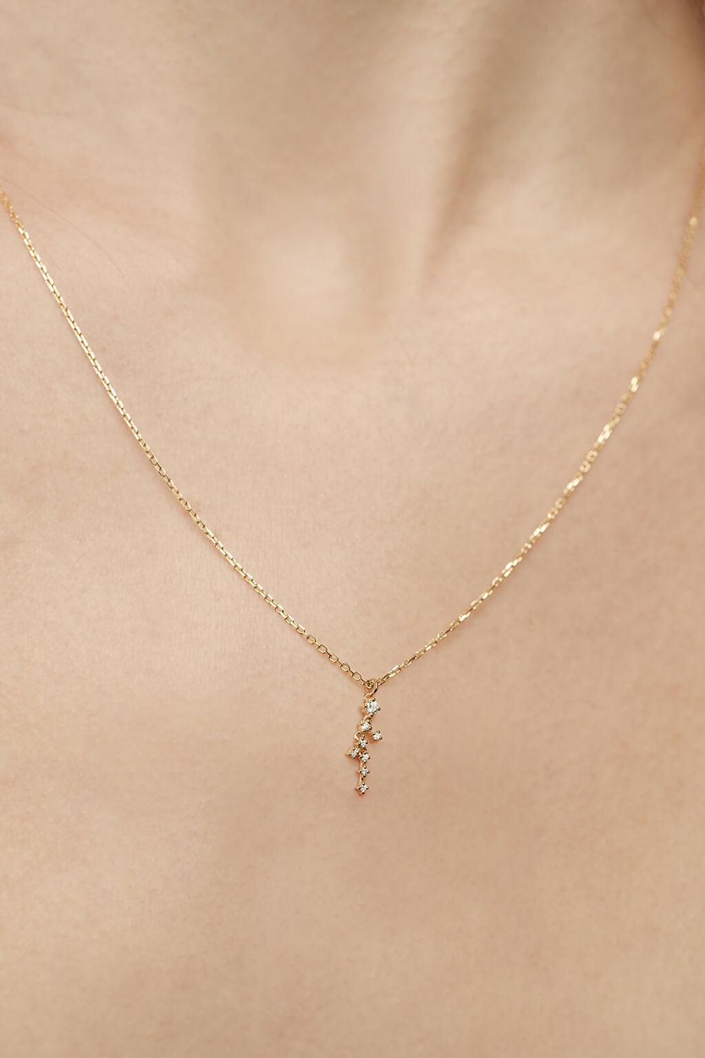 Cascade diamonds gold necklace