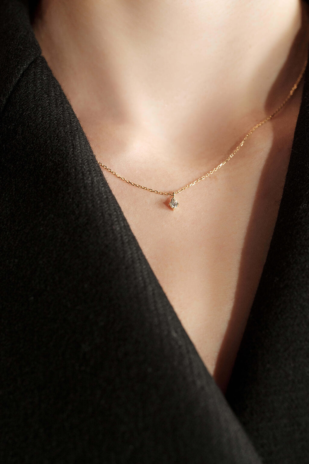 Collar con diamante de 3 mm de oro