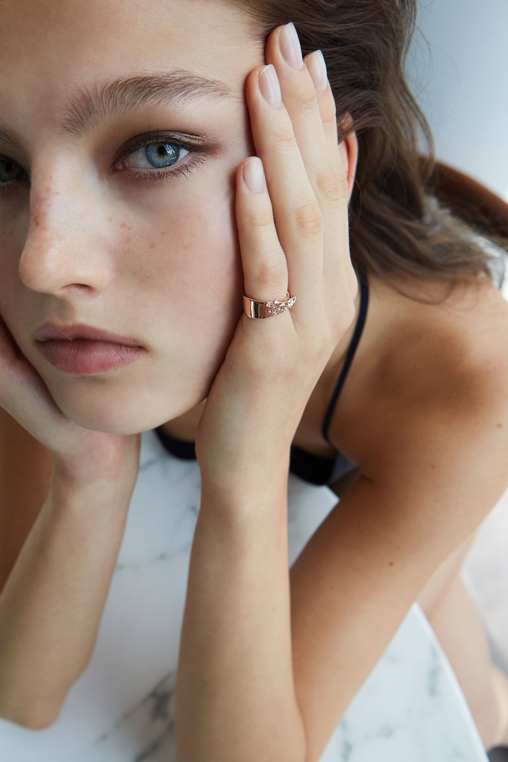 Bague Big Très-Or Irregular Band diamonds en or