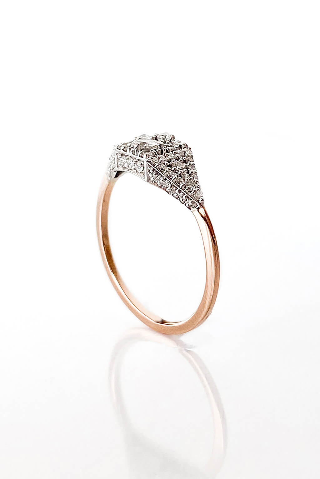 Signet diamonds ring