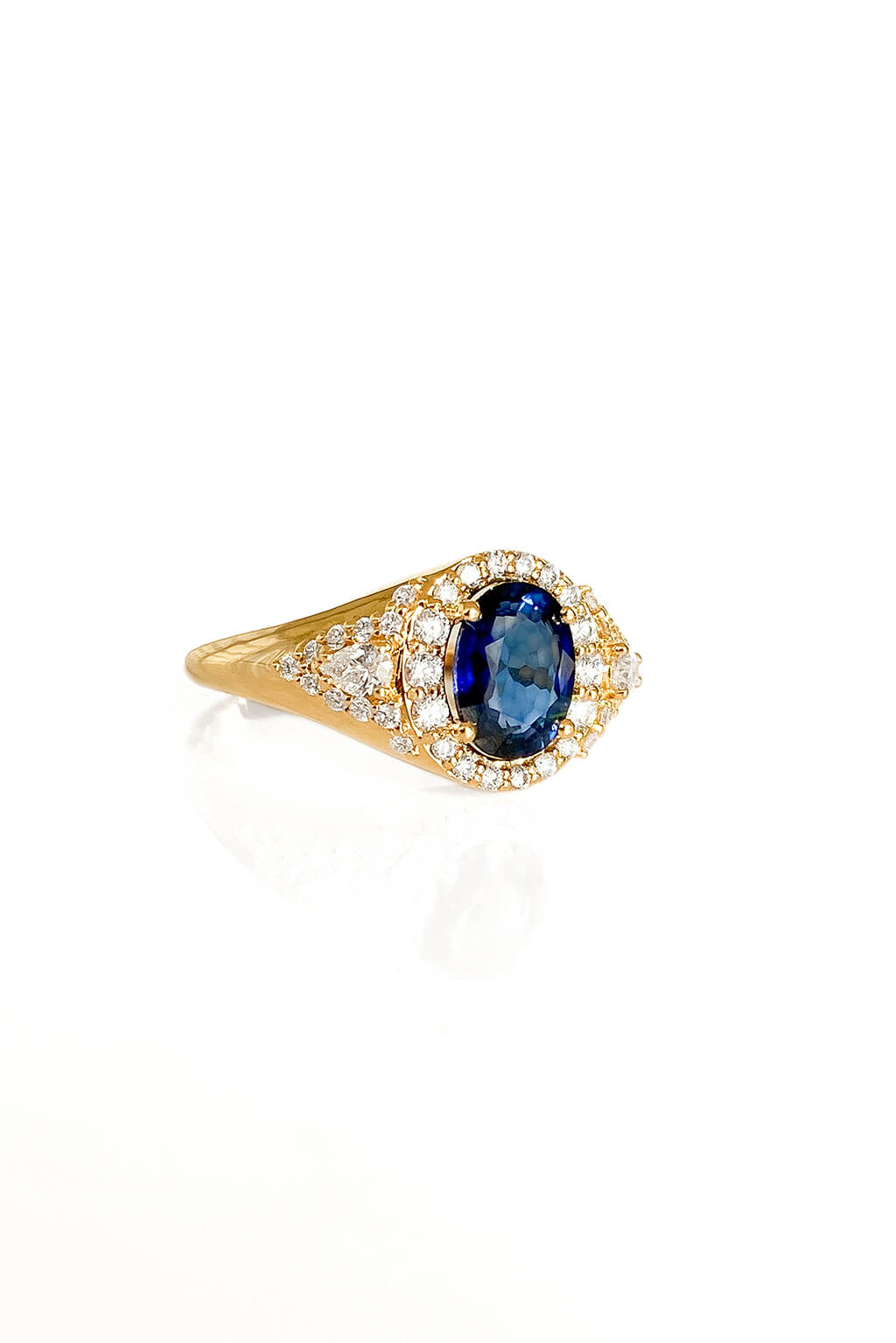 Signet Sapphire gold ring