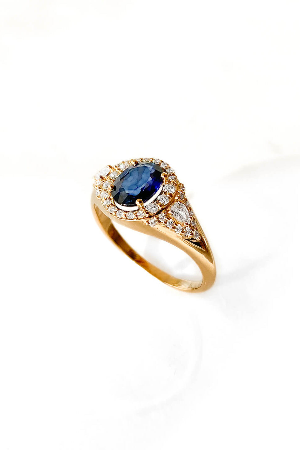 Signet Sapphire gold ring
