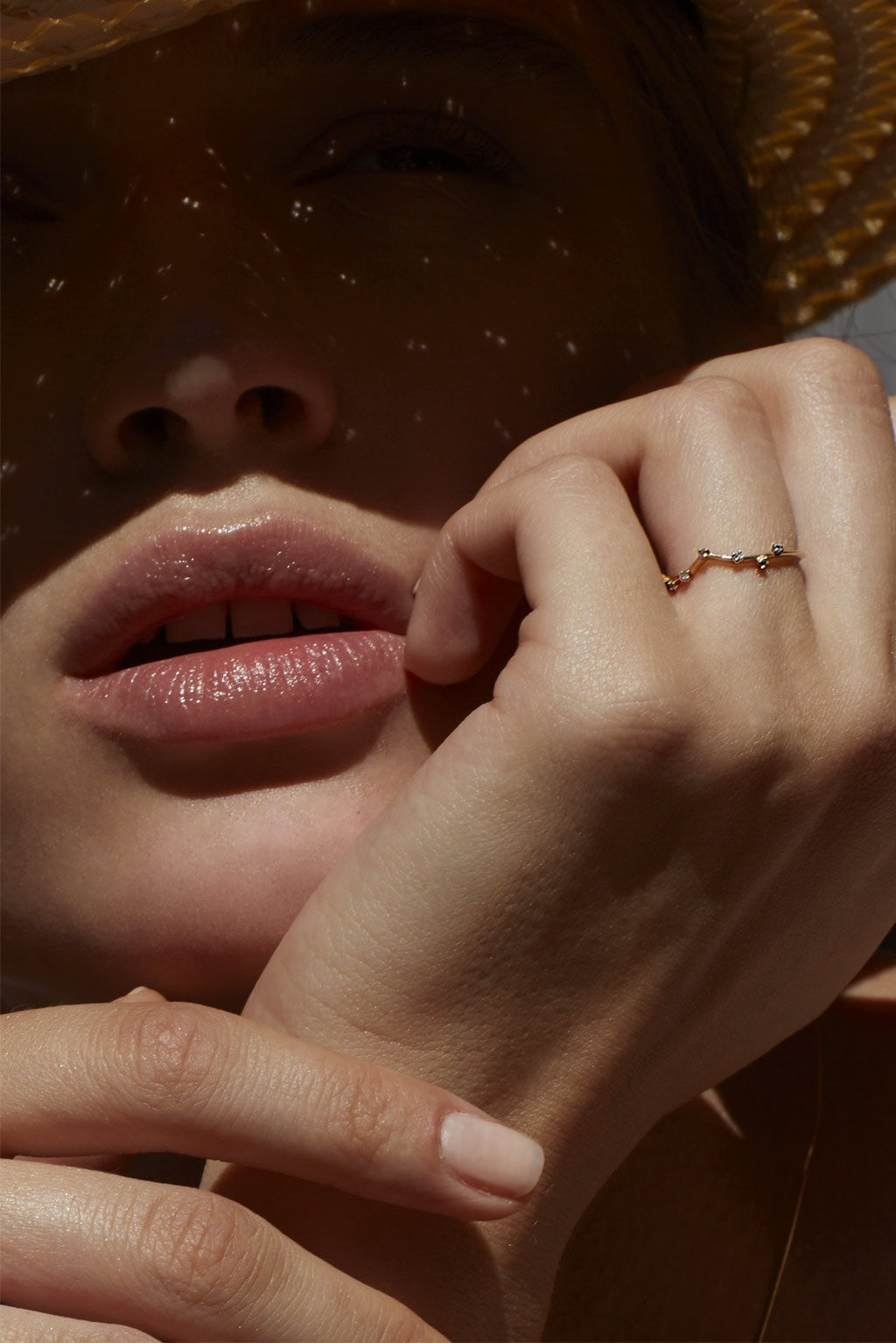 Nature A 1'3 mm diamonds gold ring