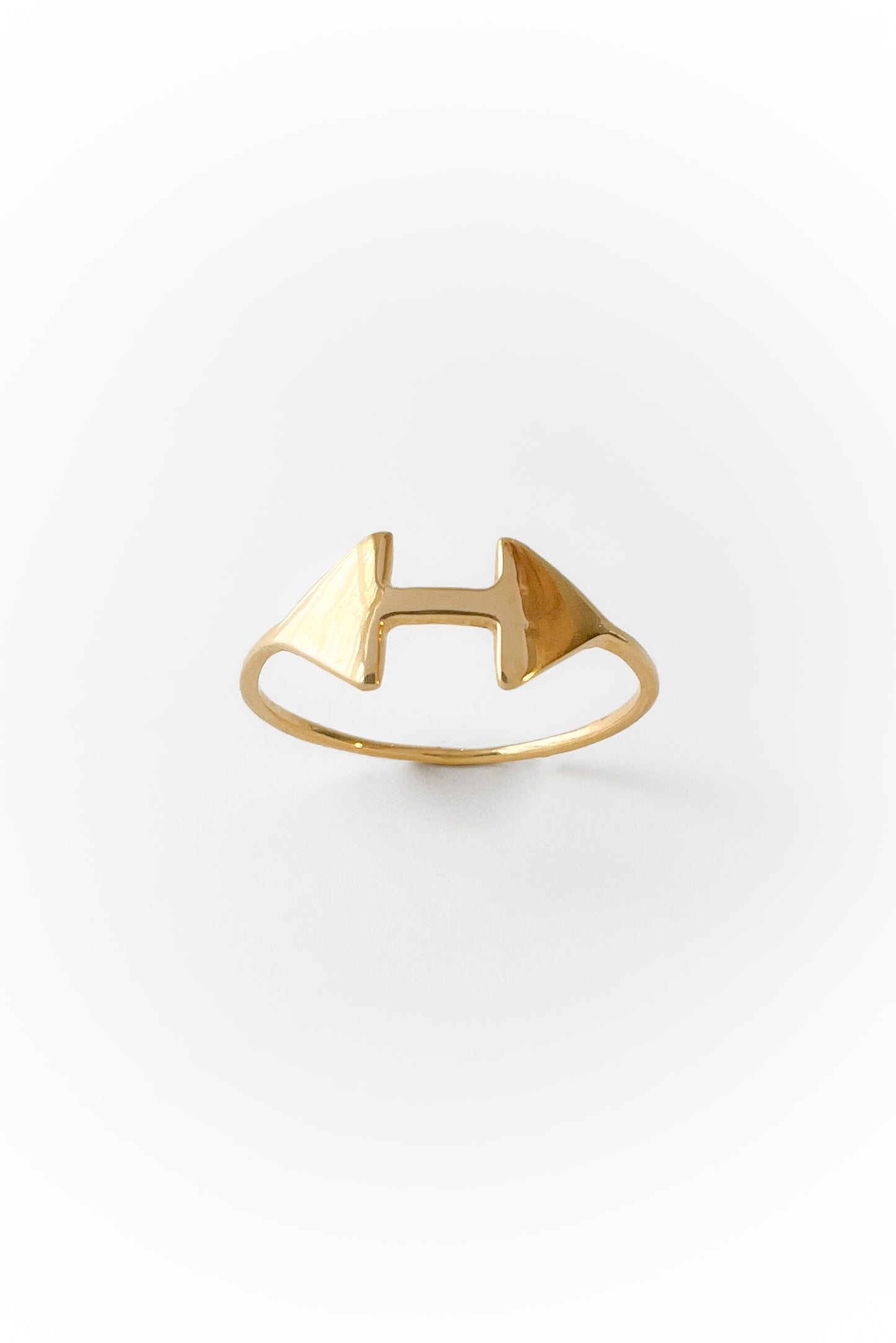 Anillo Arrow de oro amarillo