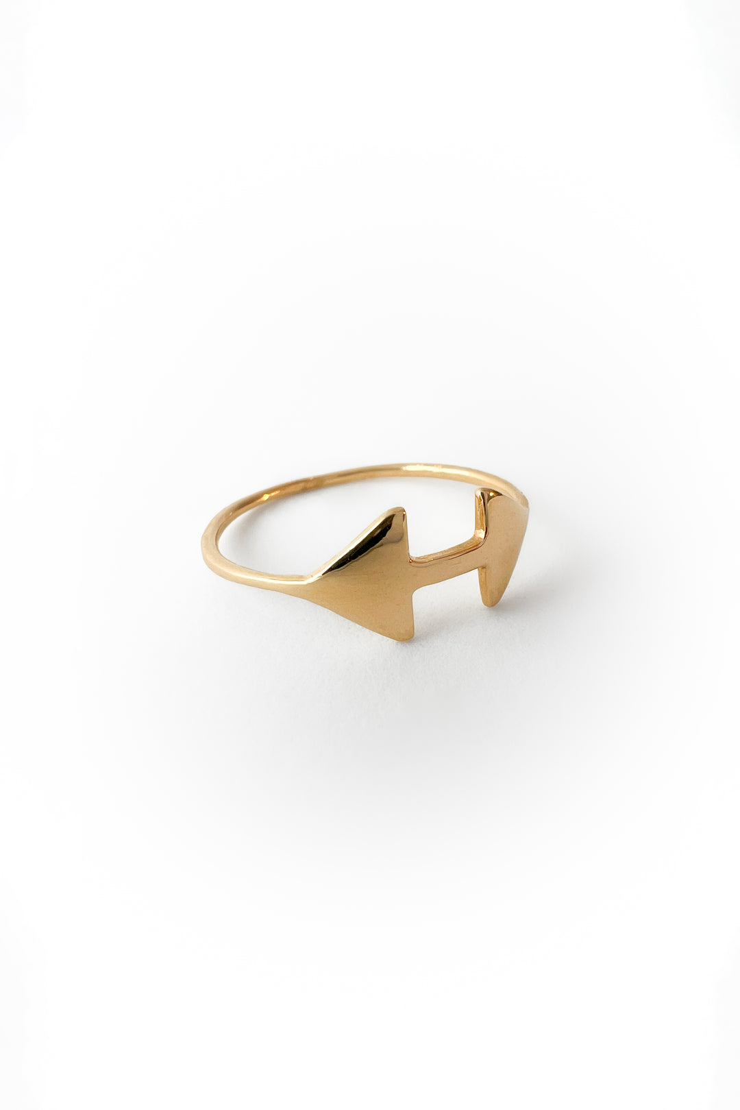 Anillo Arrow de oro amarillo