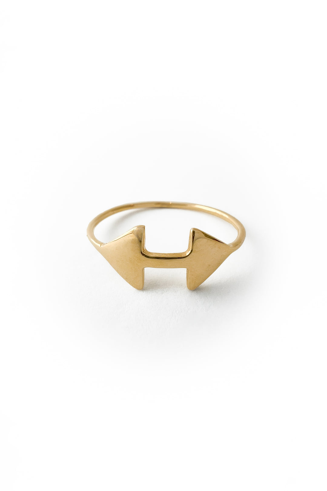 Anillo Arrow de oro amarillo