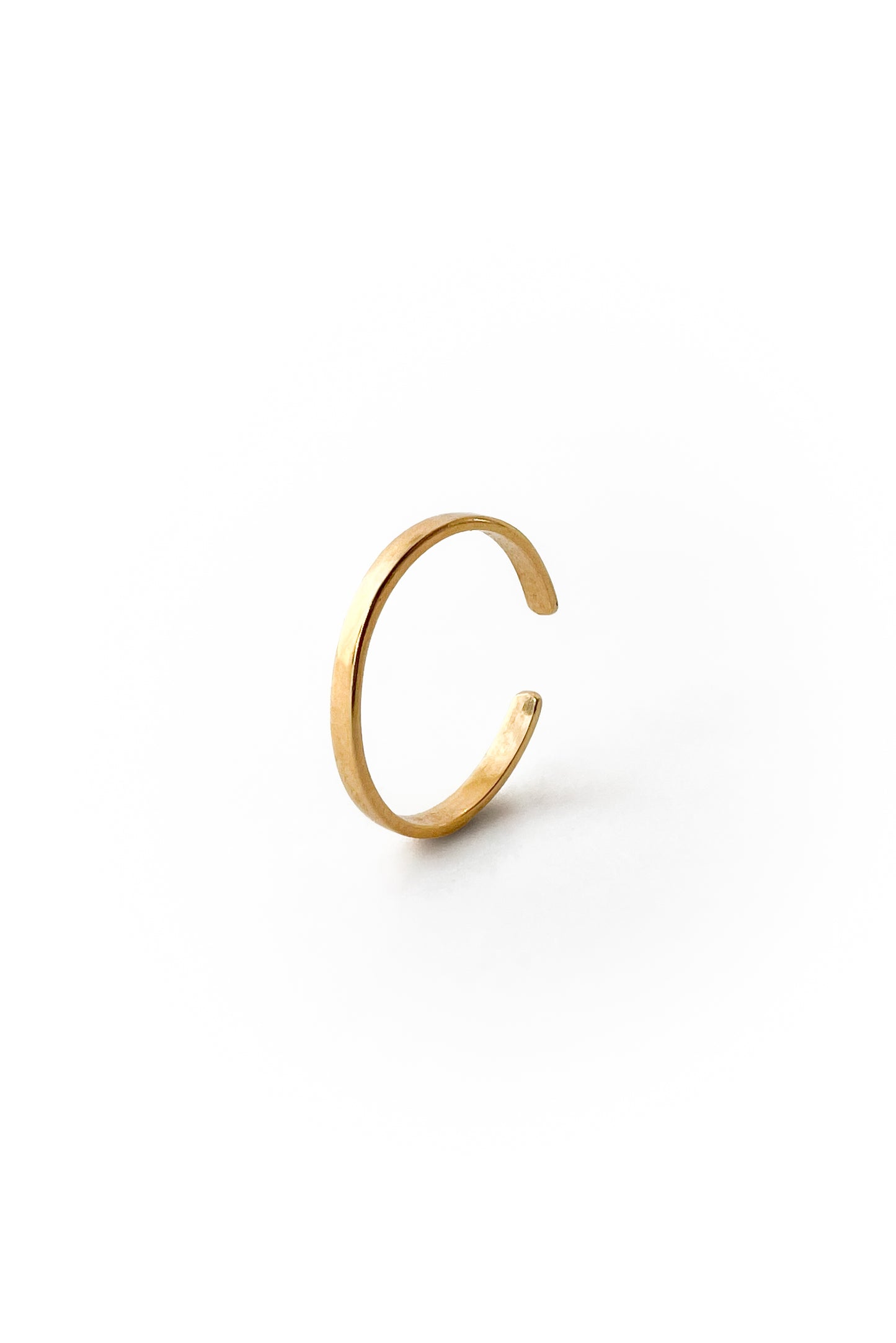 Pendiente Cartilage hugger en oro