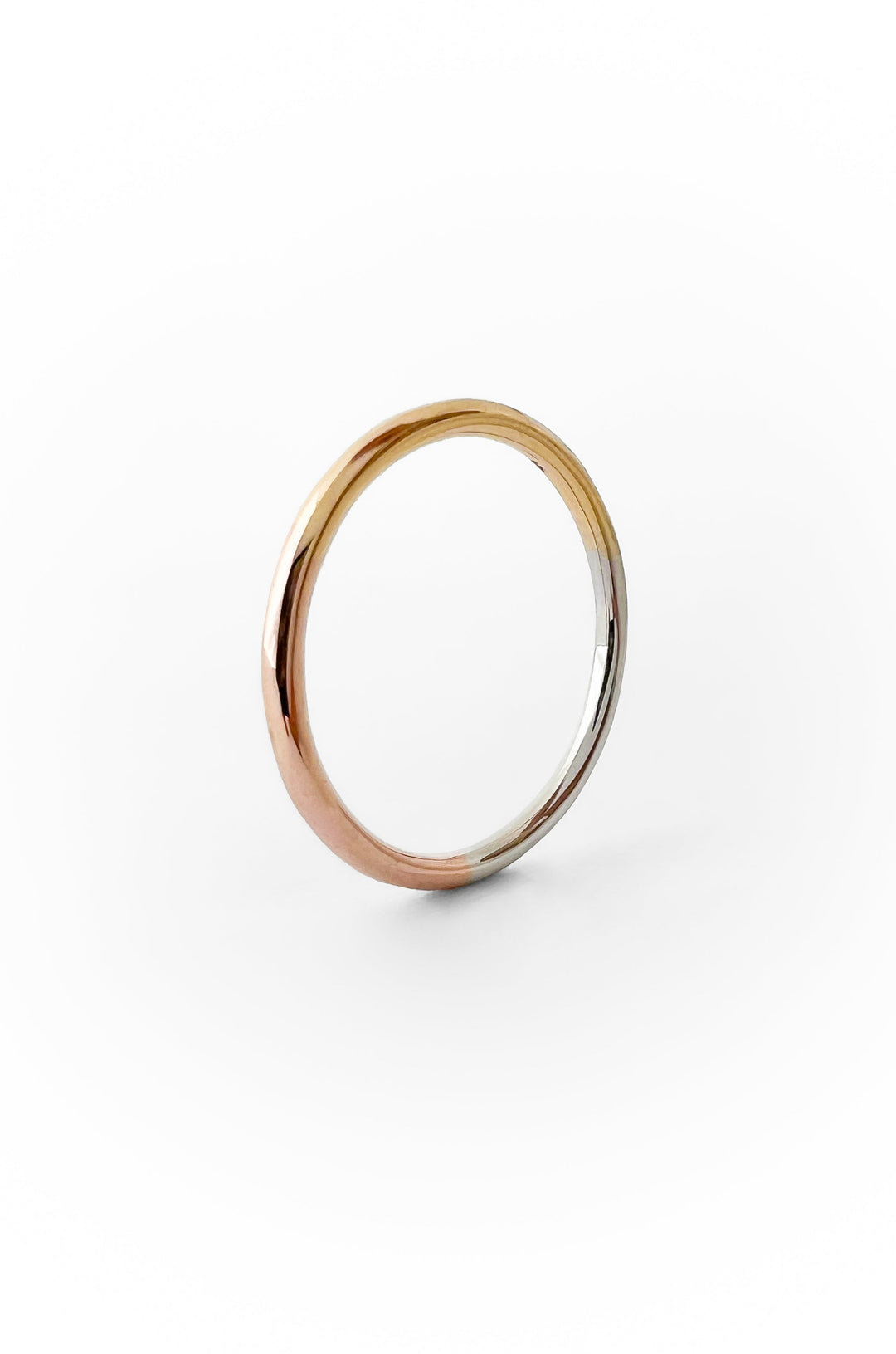 Rainbow 1'5 mm YRW gold ring