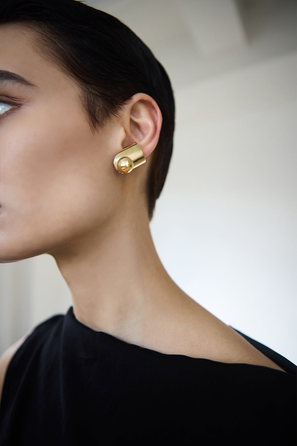 Hugger Band Sphere Ear cuff / Ring