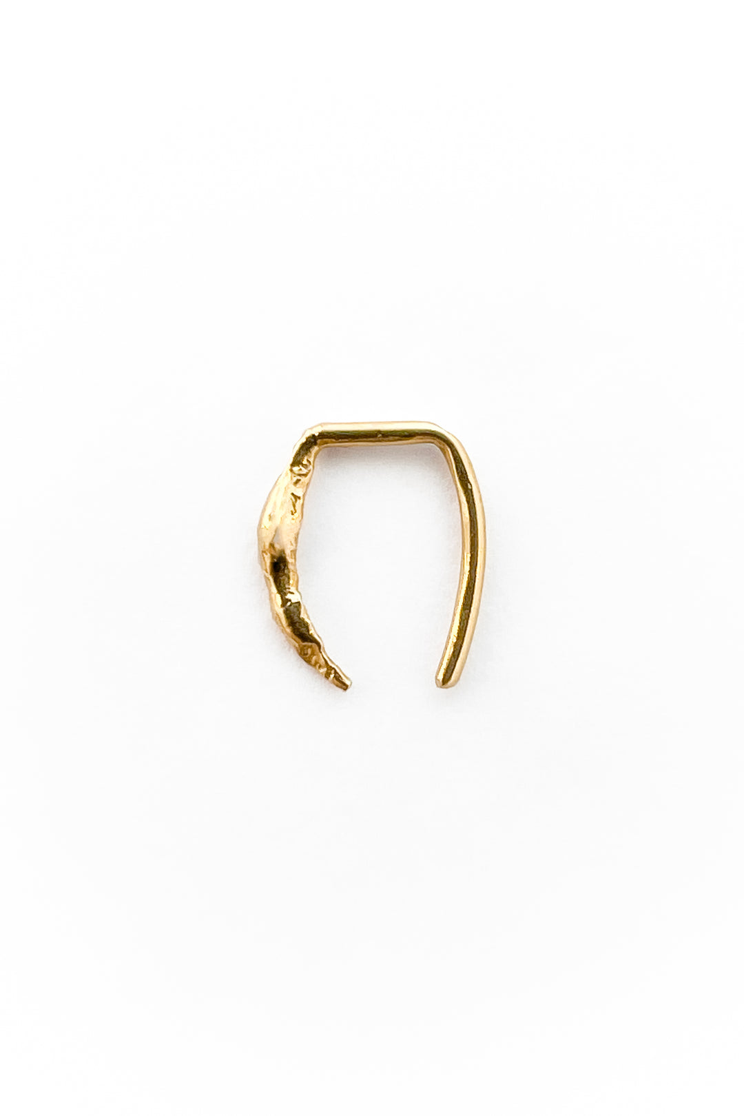 Piercing Open Artisan Claw de oro