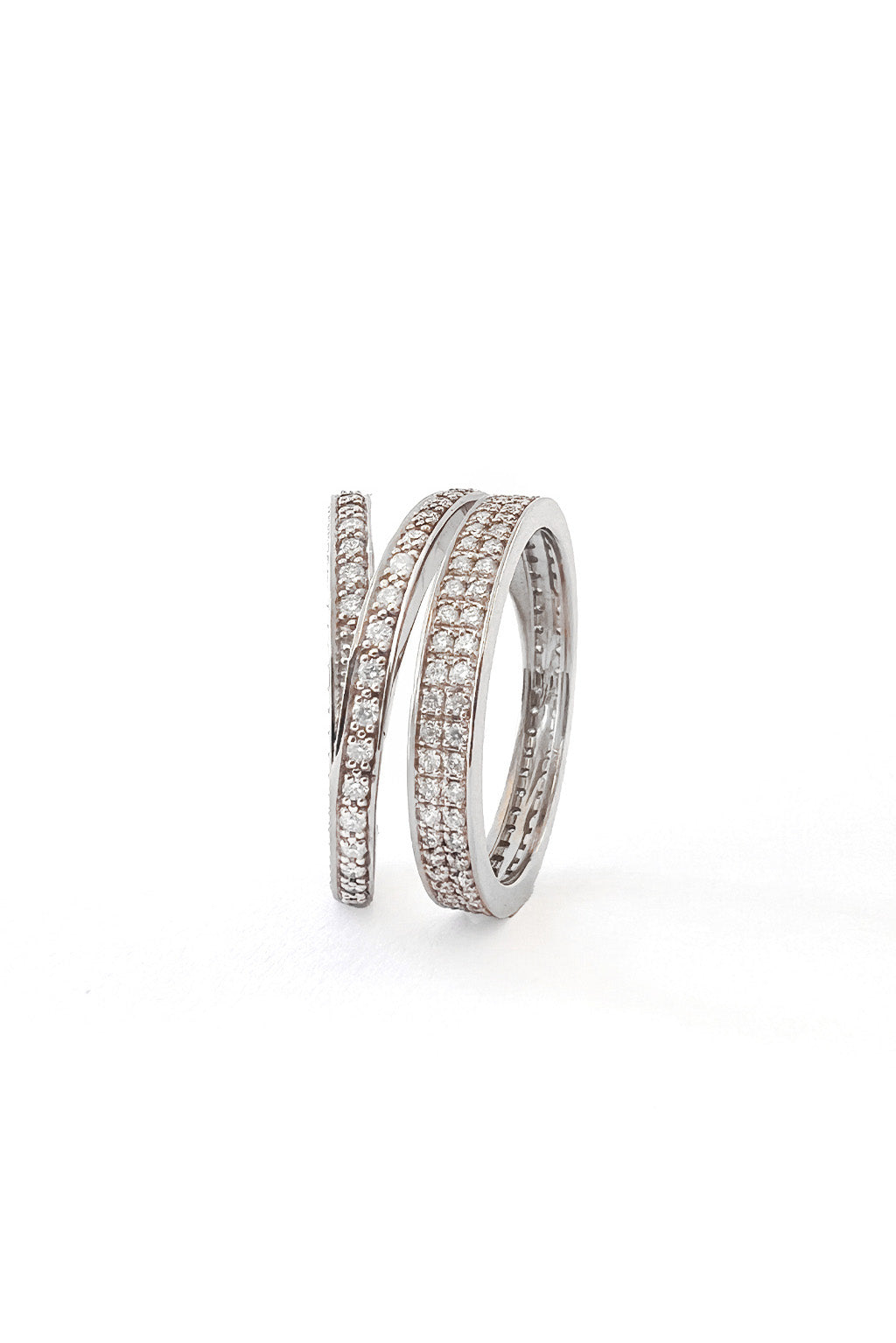 18k gold ring with diamonds