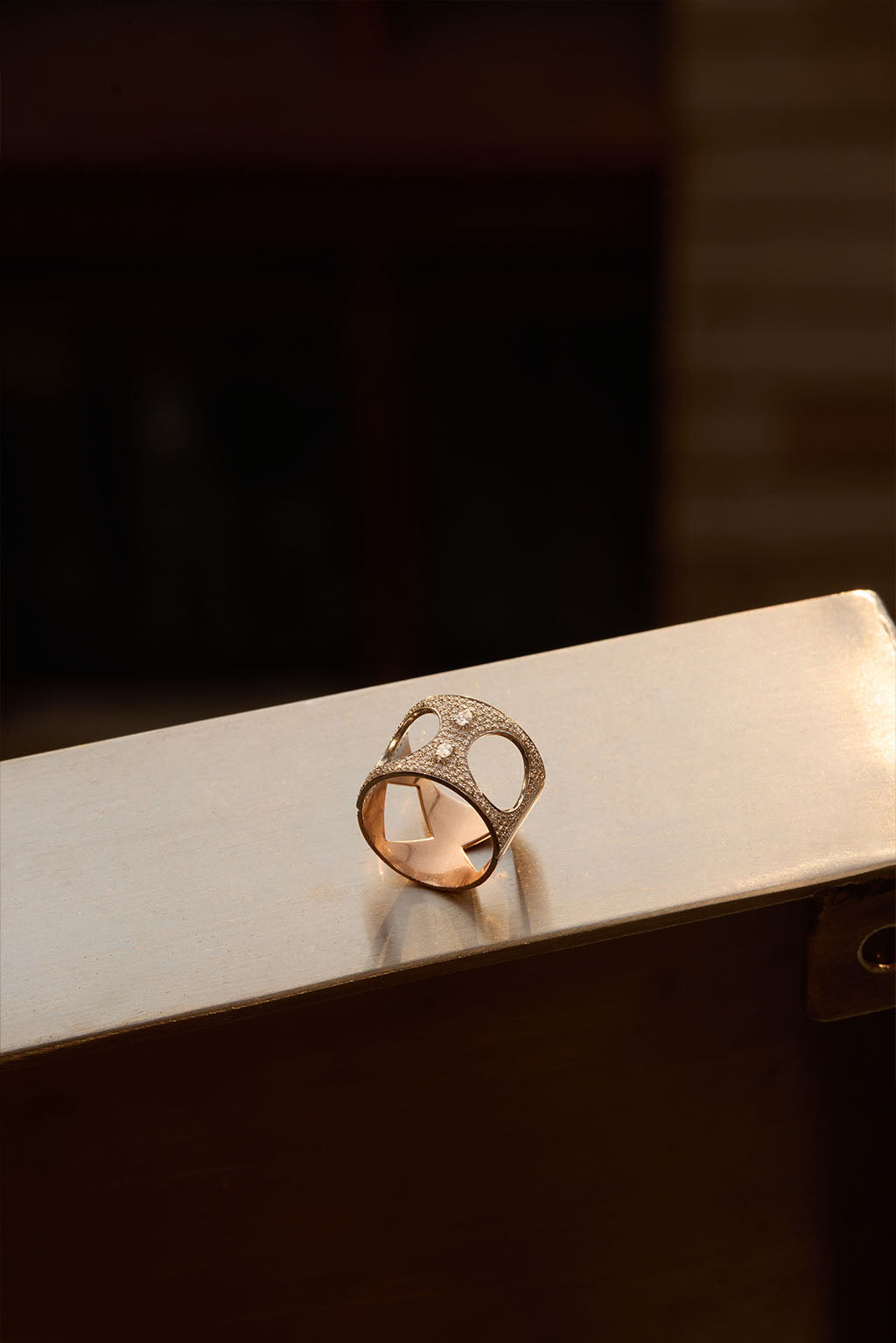 Ring with diamonds in 18k rose and white gold