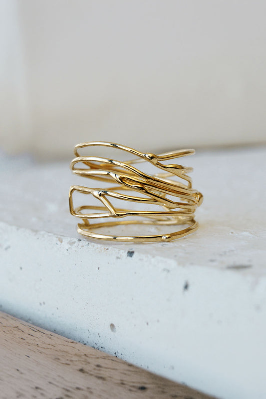 Root of gold II, Vena ring in 14k gold