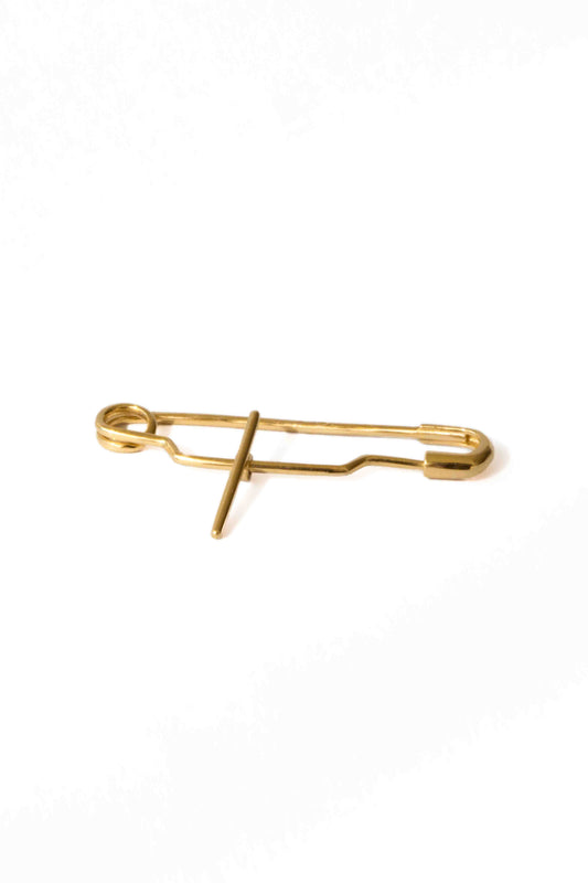 Baby Pin in 18k yellow gold by Sansoeurs, shown closed, bespoke design for a christening day.