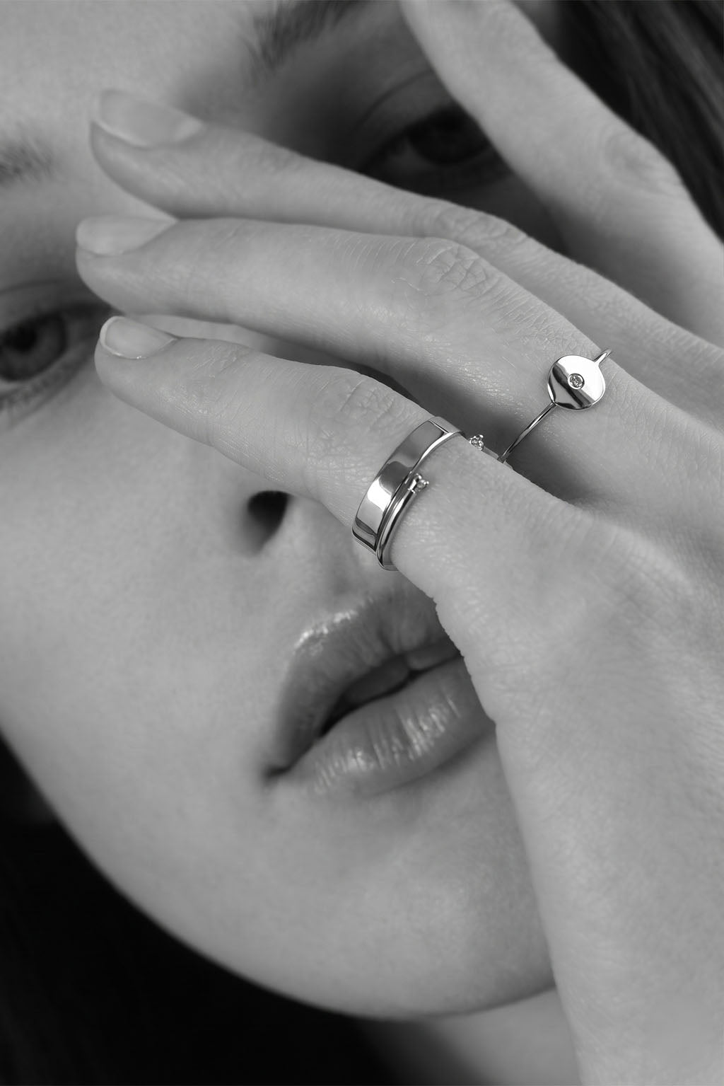 Woman wearing Sequin diamond 18k rose gold ring