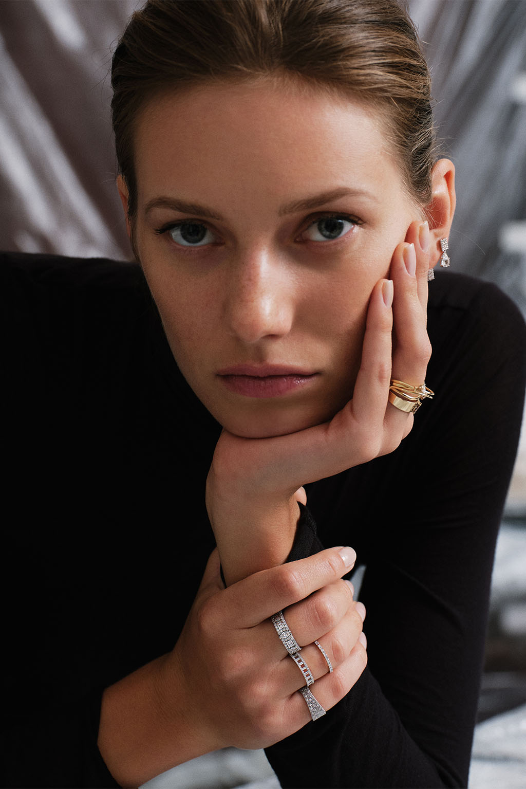 Irregular Full Band Diamonds Ring in 18k gold with diamonds, handcrafted by Sansoeurs, worn on model’s hand.
