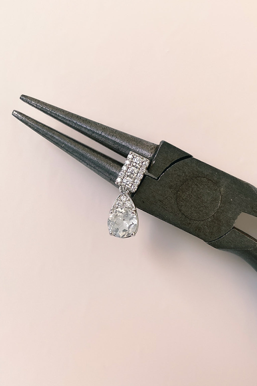 Wife Topaz Earring in 18k white gold with diamonds, featuring a 5 mm topaz, designed by Sansoeurs.