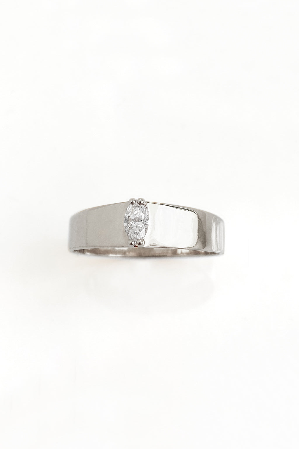 Bague Band Marquise 5 x 2'5 mm en or