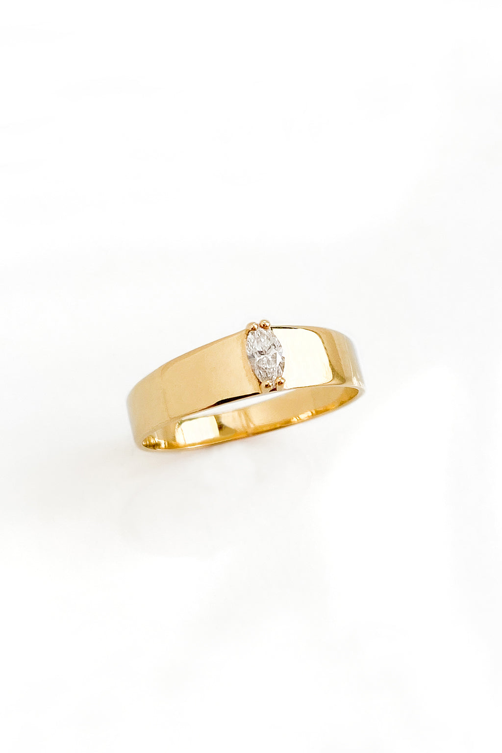 Band marquise 5 x 2'5 mm gold ring