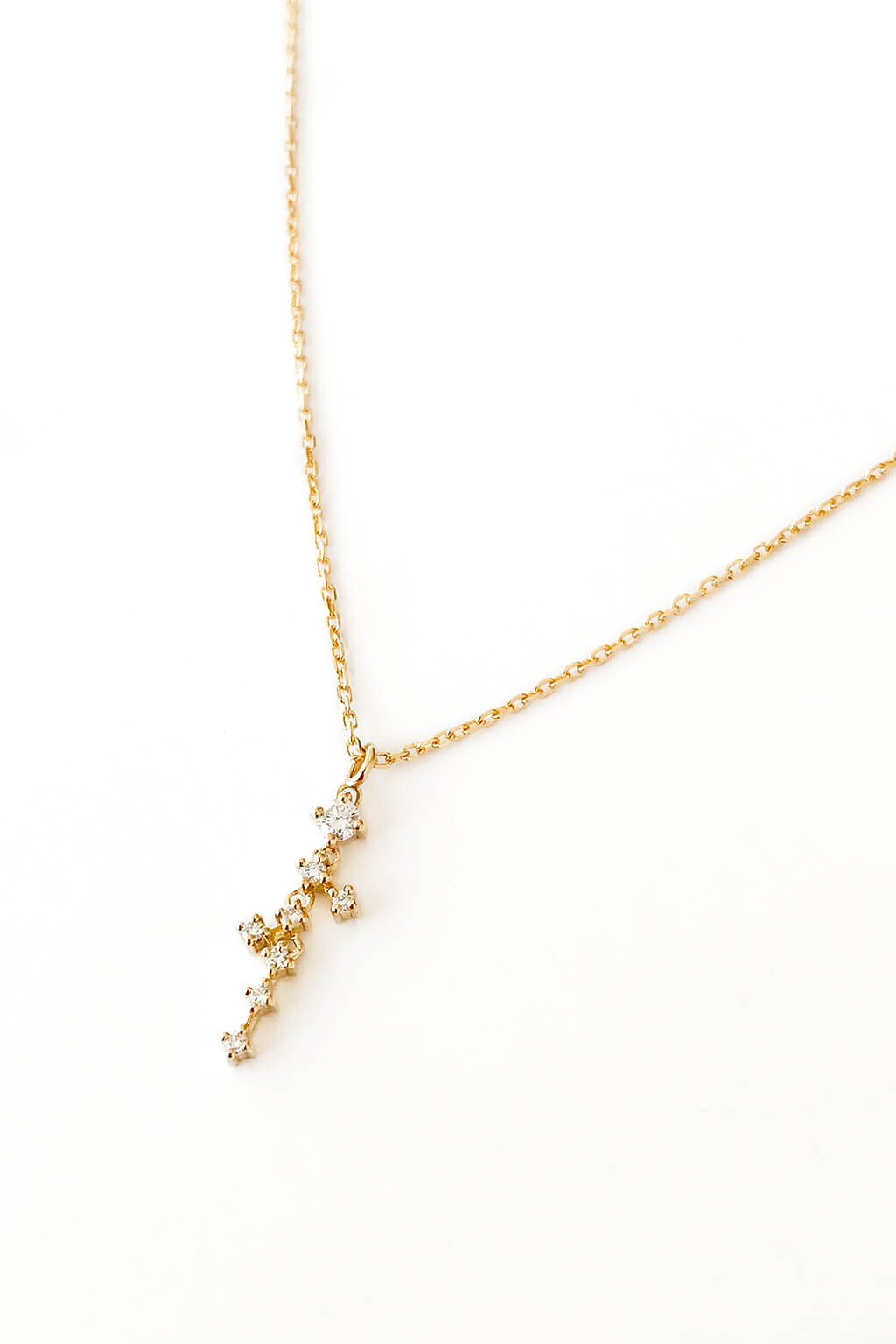 Cascade diamonds gold necklace