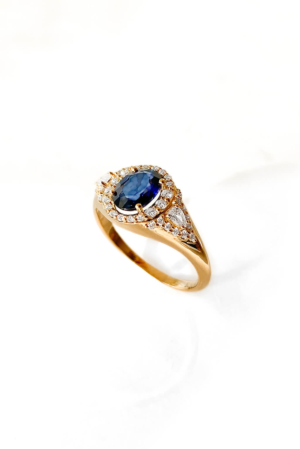 Signet Sapphire gold ring
